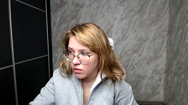 Reginasmilee online show from March 2025 03:15:01 AM