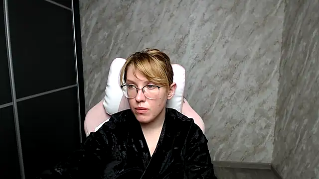 Reginasmilee online show from March 2025 03:17:02 PM