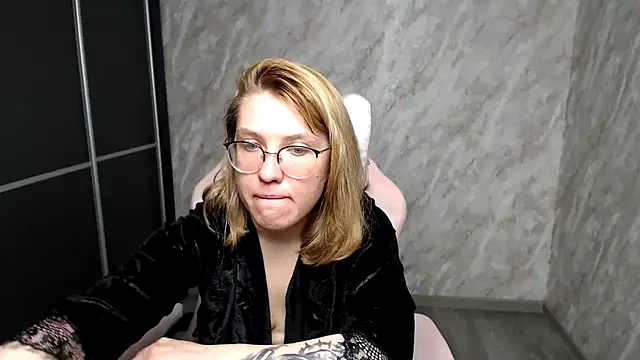 Reginasmilee online show from March 2025 07:24:01 AM