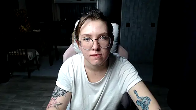 Reginasmilee online show from September 2025 12:10:02 AM