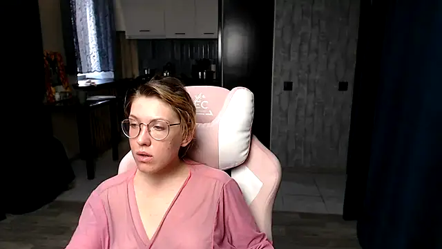 Reginasmilee online show from September 2025 11:54:01 AM