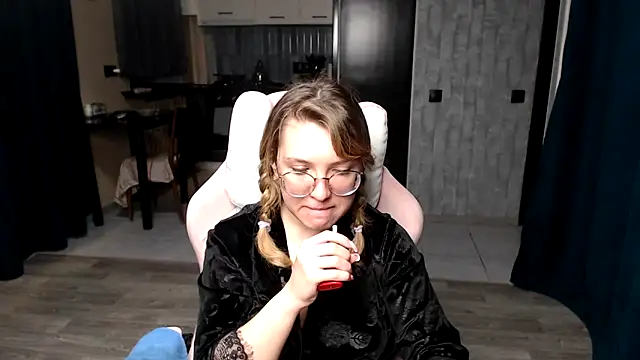 Reginasmilee online show from September 2025 02:02:02 AM