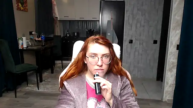 Reginasmilee online show from April 2026 04:18:01 AM