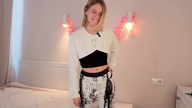 ChloeElise online show from June 2026 01:20:02 PM