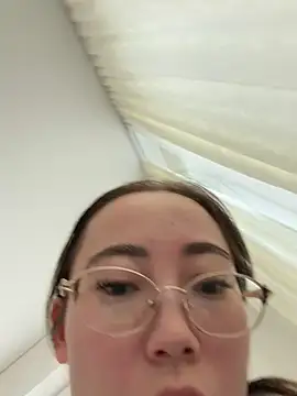 djuliwhite online show from June 2026 01:50:01 PM