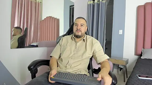 Nicola D Angelo online show from July 2026 08:39:01 PM