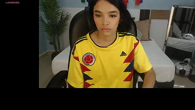 salome veles online show from July 2026 08:48:01 PM