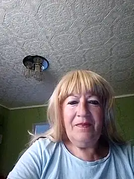 Snapshot of EmmaSwan555 chatting on July 2026 05:09:02 AM EmmaSwan555 online show from July 2026 05:09:02 AM