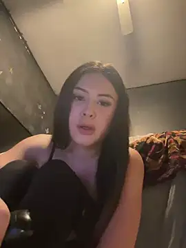 Snapshot of Yocelinluvv chatting on June 2026 05:23:02 AM Yocelinluvv online show from June 2026 05:23:02 AM