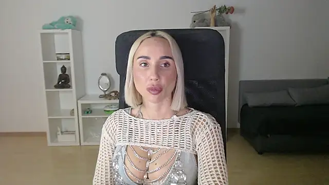 Snapshot of Blondie_VIP chatting on July 2026 08:20:02 AM Blondie VIP online show from July 2026 08:20:02 AM