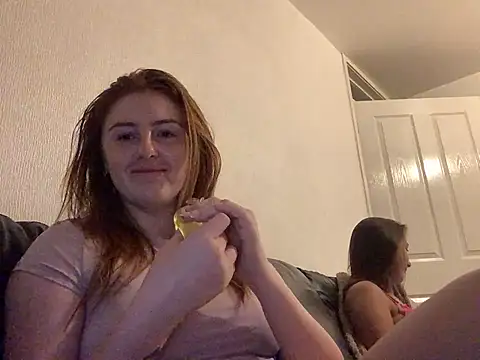 Snapshot of Redvelvetxx2 chatting on July 2026 10:25:01 PM Redvelvetxx2 online show from July 2026 10:25:01 PM