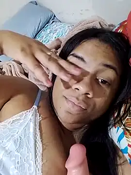 Snapshot of LynnaGG chatting on July 2026 06:28:02 AM LynnaGG online show from July 2026 06:28:02 AM
