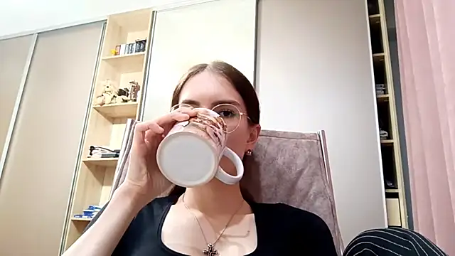 Snapshot of BrawAlly chatting on July 2026 10:30:02 AM BrawAlly online show from July 2026 10:30:02 AM