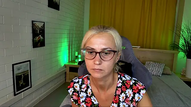 Snapshot of RondaGrinz chatting on July 2026 01:59:01 PM RondaGrinz online show from July 2026 01:59:01 PM