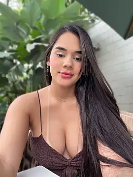 Snapshot of BellaLeclair_ chatting on July 2026 05:15:02 PM BellaLeclair online show from July 2026 05:15:02 PM