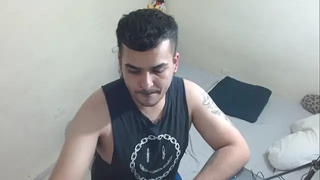 Snapshot of LatinBearX chatting on July 2026 11:31:01 PM LatinBearX online show from July 2026 11:31:01 PM
