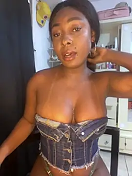 Snapshot of Emilybrowm01 chatting on July 2026 02:05:17 AM Emilybrowm01 online show from July 2026 02:05:17 AM