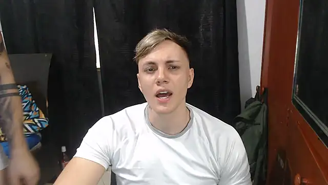 Snapshot of kike_energy chatting on July 2026 09:54:02 PM kike energy online show from July 2026 09:54:02 PM