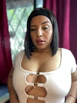 Snapshot of Mia_Bigtits chatting on July 2026 08:55:01 PM Mia Bigtits online show from July 2026 08:55:01 PM