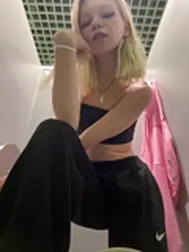 Foxy Blondie online show from August 2026 03:38:02 PM
