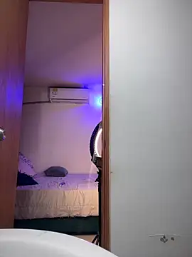 riri brunnete online show from September 2025 04:13:02 AM