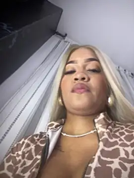 riri brunnete online show from April 2026 04:17:02 AM