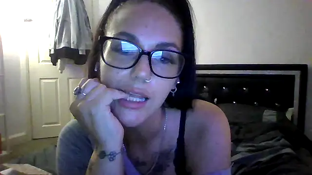Pretty Kizzi online show from July 2026 09:33:01 PM