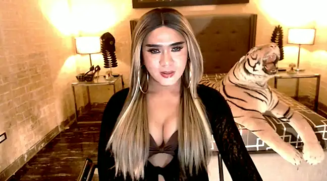 Snapshot of BigCumHuntersxx chatting on January 2025 12:52:02 PM BigCumHuntersxx online show from January 2025 12:52:02 PM