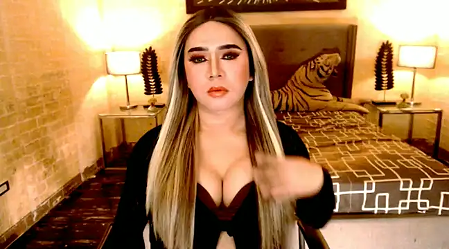 Snapshot of BigCumHuntersxx chatting on January 2025 05:37:02 AM BigCumHuntersxx online show from January 2025 05:37:02 AM