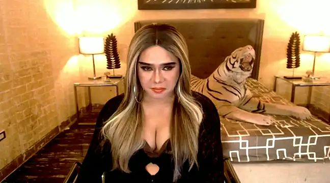 Snapshot of BigCumHuntersxx chatting on January 2025 08:28:01 PM BigCumHuntersxx online show from January 2025 08:28:01 PM