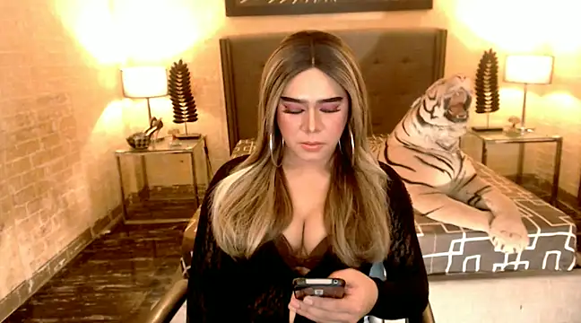 Snapshot of BigCumHuntersxx chatting on January 2025 06:35:01 PM BigCumHuntersxx online show from January 2025 06:35:01 PM