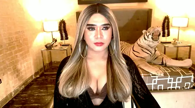 Snapshot of BigCumHuntersxx chatting on January 2025 04:28:01 PM BigCumHuntersxx online show from January 2025 04:28:01 PM