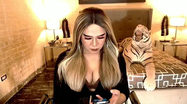 Snapshot of BigCumHuntersxx chatting on February 2025 06:08:02 PM BigCumHuntersxx online show from February 2025 06:08:02 PM