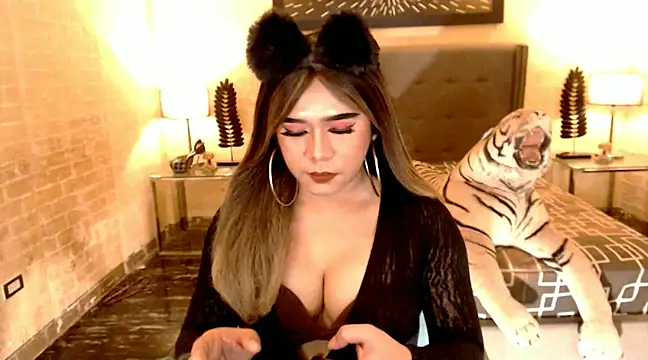 Snapshot of BigCumHuntersxx chatting on February 2025 08:00:02 AM BigCumHuntersxx online show from February 2025 08:00:02 AM