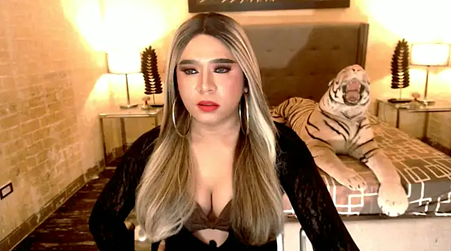 Snapshot of BigCumHuntersxx chatting on February 2025 04:46:01 PM BigCumHuntersxx online show from February 2025 04:46:01 PM