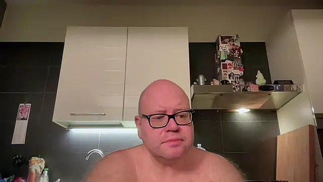 Snapshot of theitalianbear chatting on April 2026 06:43:02 PM theitalianbear online show from April 2026 06:43:02 PM