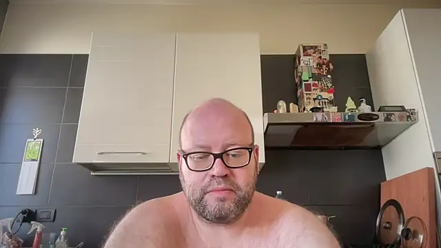 Snapshot of theitalianbear chatting on May 2026 11:29:01 AM theitalianbear online show from May 2026 11:29:01 AM