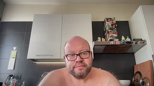 Snapshot of theitalianbear chatting on May 2026 07:37:01 AM theitalianbear online show from May 2026 07:37:01 AM