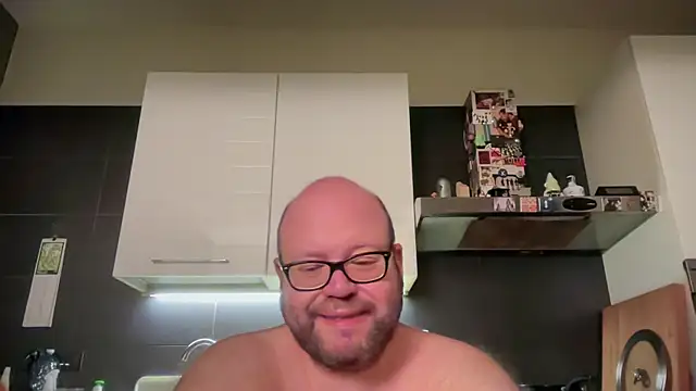 Snapshot of theitalianbear chatting on May 2026 11:01:04 PM theitalianbear online show from May 2026 11:01:04 PM