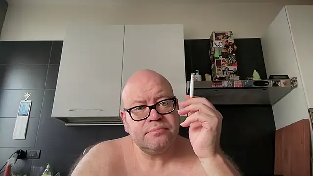 Snapshot of theitalianbear chatting on July 2026 04:59:02 AM theitalianbear online show from July 2026 04:59:02 AM