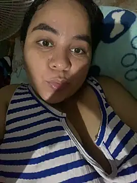 Snapshot of laura1999love chatting on July 2026 10:58:02 AM laura1999love online show from July 2026 10:58:02 AM