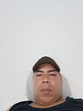 Andressuarezhk online show from July 2026 06:18:01 PM