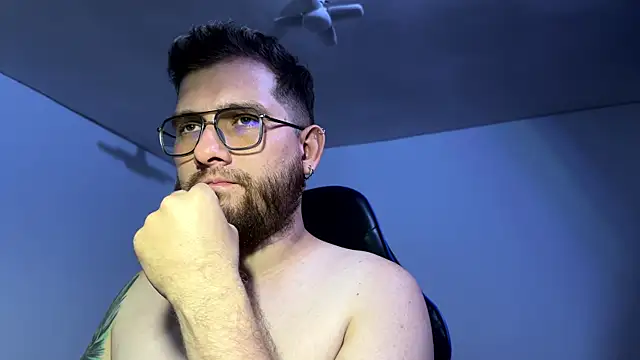 Axelsterling  online show from July 2026 04:45:01 AM