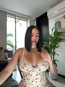 Snapshot of HannaBeckett chatting on February 2026 12:04:02 PM HannaBeckett online show from February 2026 12:04:02 PM