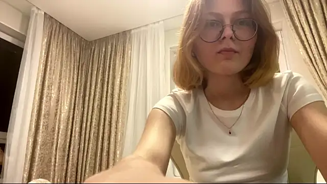 Snapshot of ViennaKiss chatting on August 2026 11:45:01 AM ViennaKiss online show from August 2026 11:45:01 AM