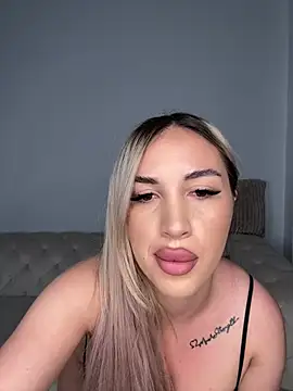 Snapshot of CurvyBlondiee chatting on August 2026 10:44:01 PM CurvyBlondiee online show from August 2026 10:44:01 PM