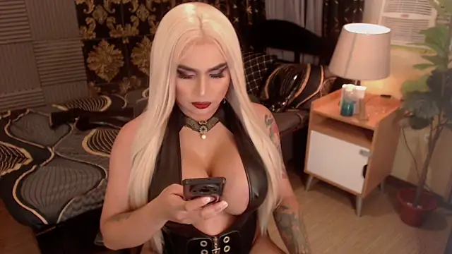Snapshot of DominatrixMistressSilva chatting on April 2026 07:50:01 AM DominatrixMistressSilva online show from April 2026 07:50:01 AM