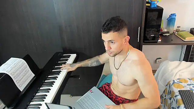 logan smith online show from November 2025 12:39:02 PM