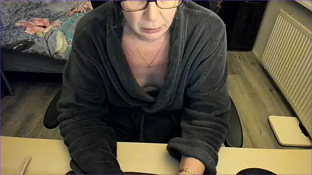 Snapshot of minoesje37 chatting on December 2024 08:34:01 PM minoesje37 online show from December 2024 08:34:01 PM