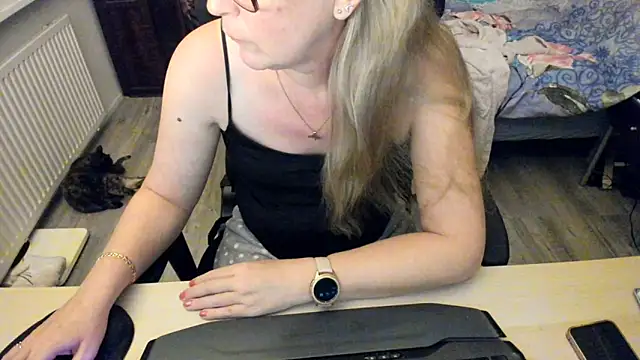 Snapshot of minoesje37 chatting on December 2024 08:26:02 PM minoesje37 online show from December 2024 08:26:02 PM